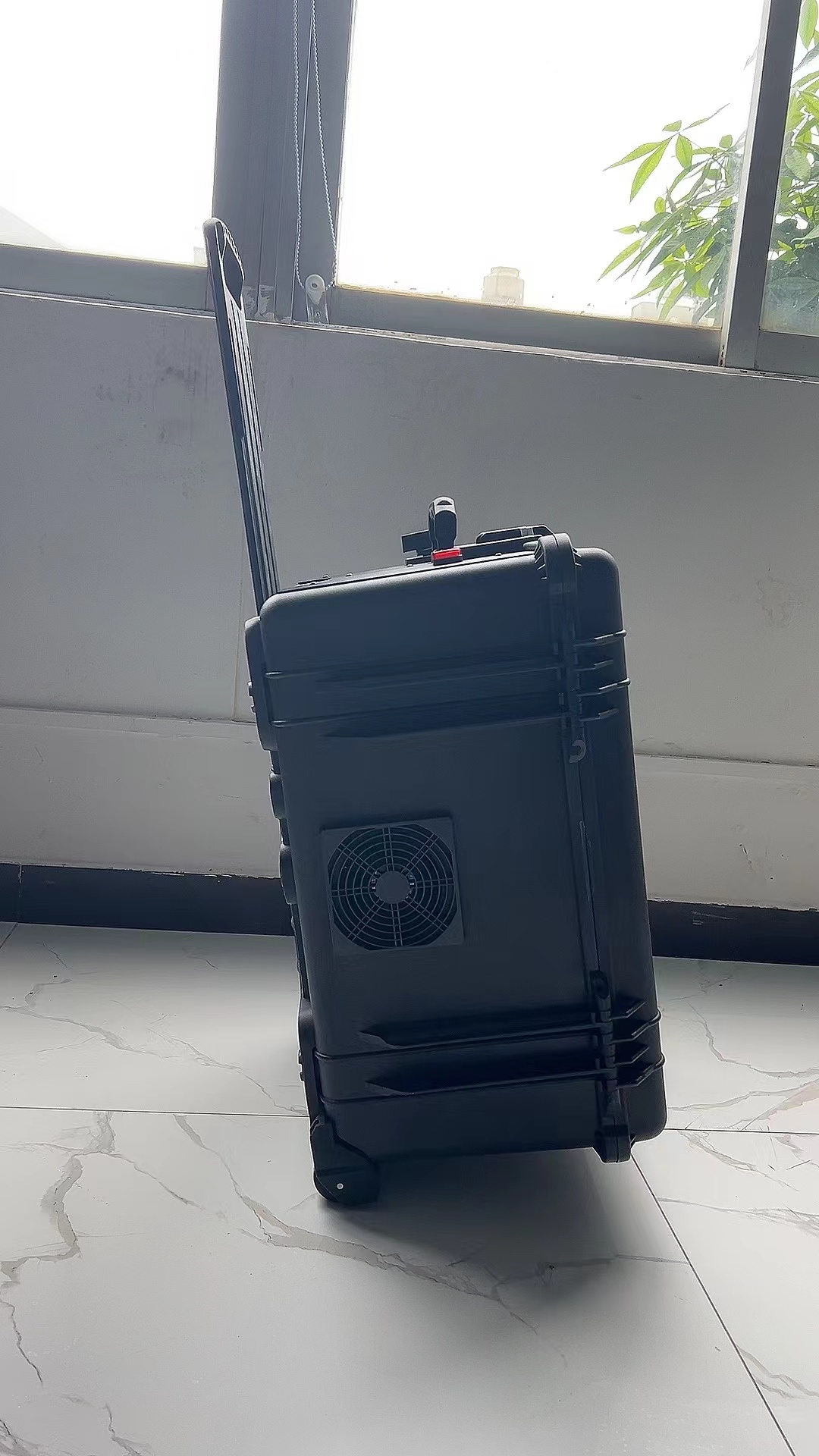 广丰手拉箱型移动通信干扰器